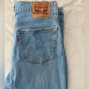 Levis straight leg light wash Jean